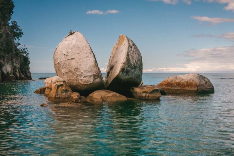 what to see in new zealand split apple rock