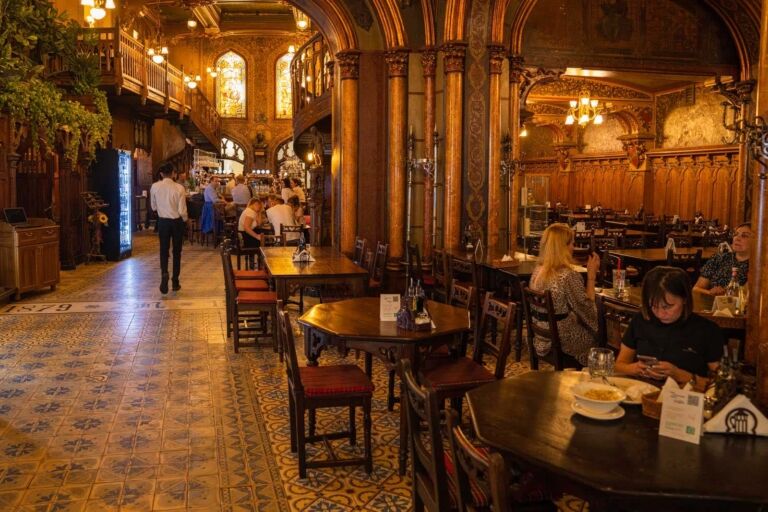 what to eat in bucharest Caru cu Bere