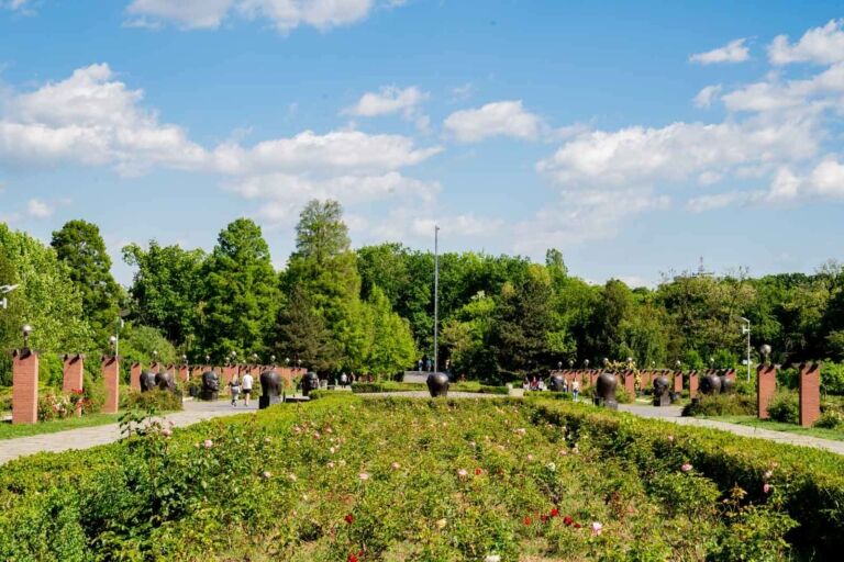 places to visit in bucharest Cismigiu Park