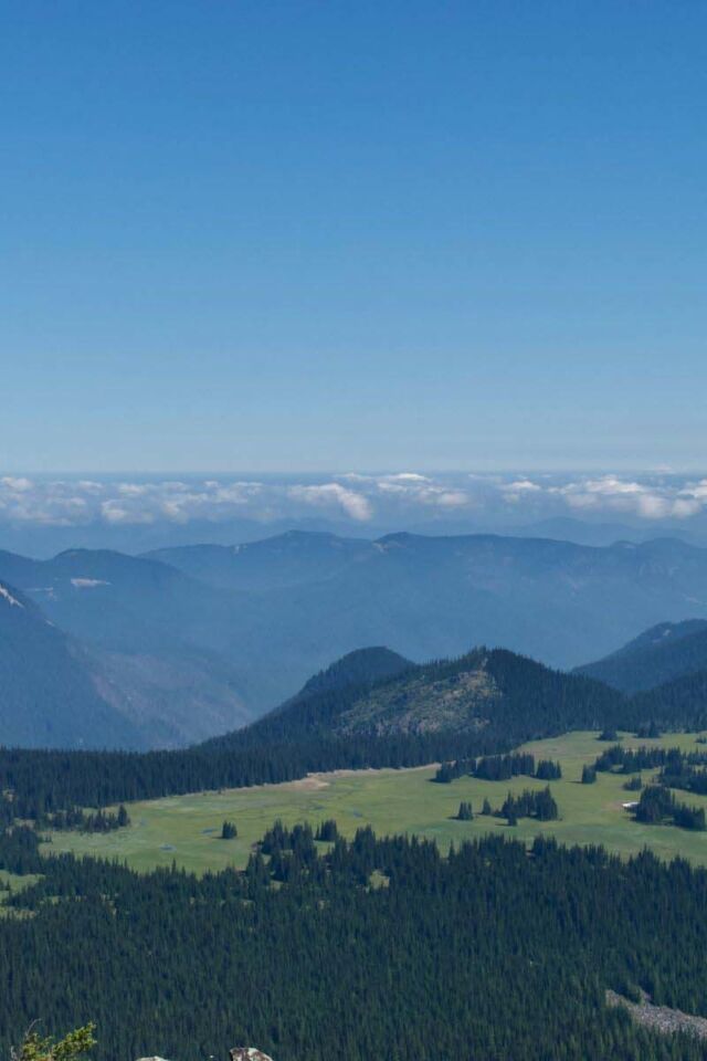 best hikes in mount rainier Pinnacle Peak 