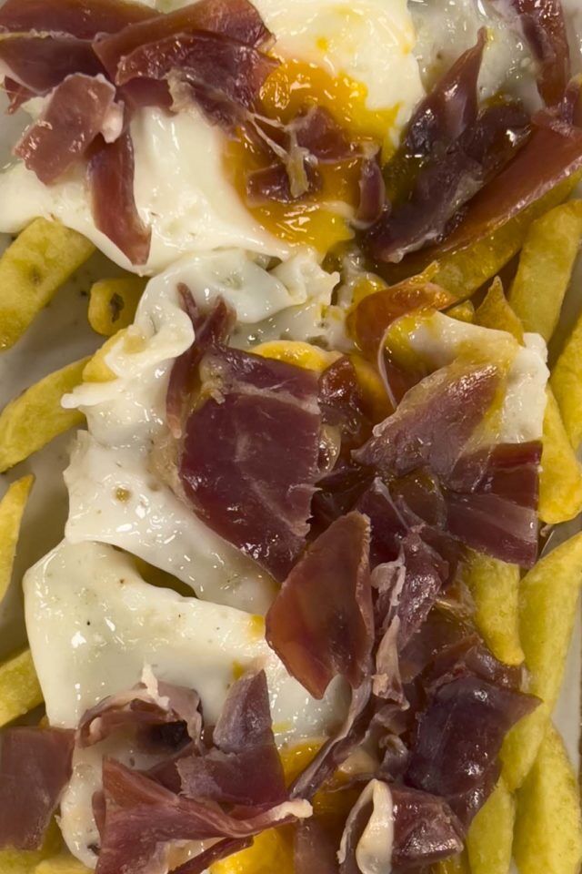 spanish food patatas bravas