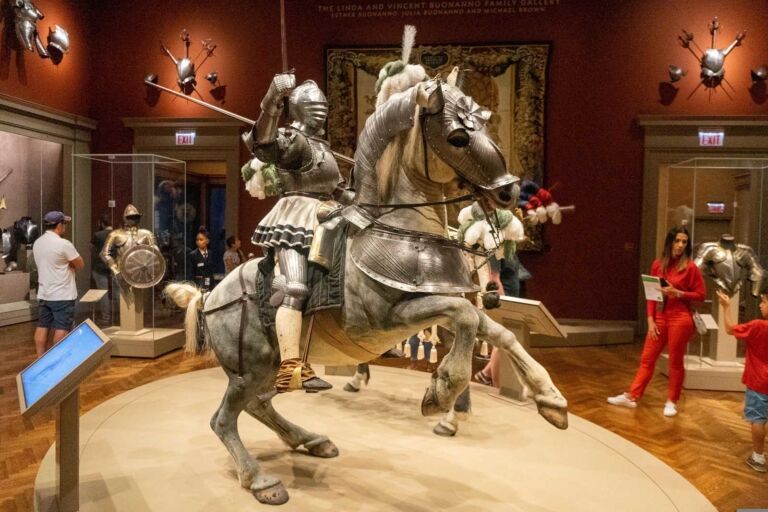 Where to stay in Chicago Gold Coast Chicago History Museum