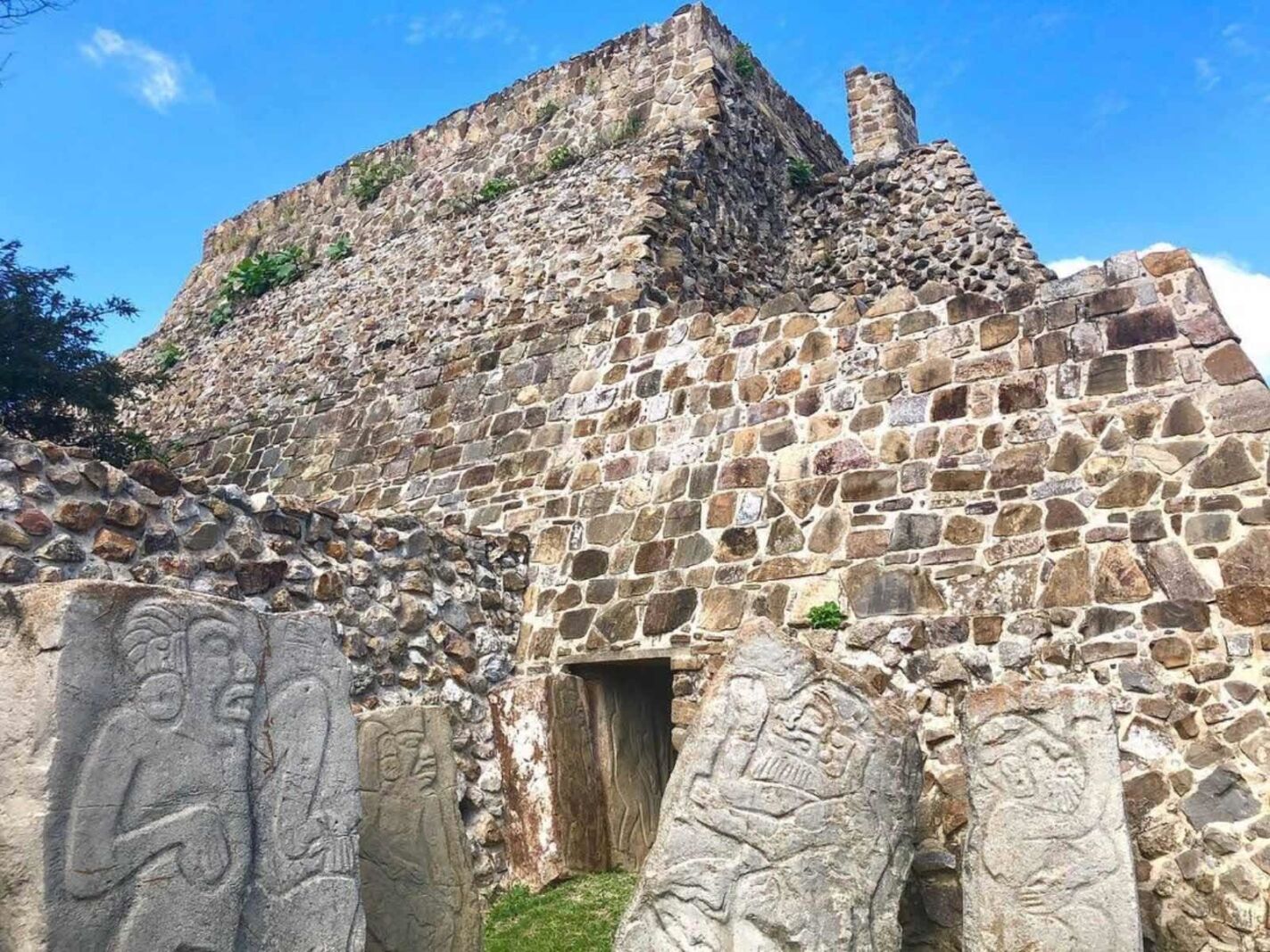 monte alban ruins