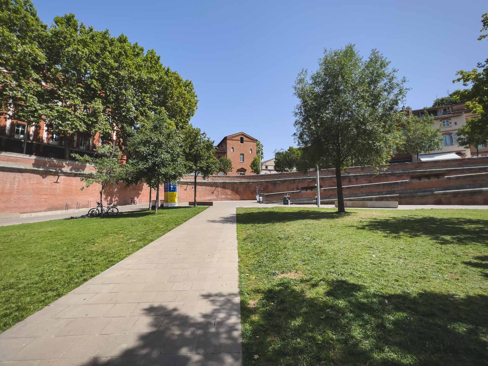 Place de la Daurade Things to do in Toulouse