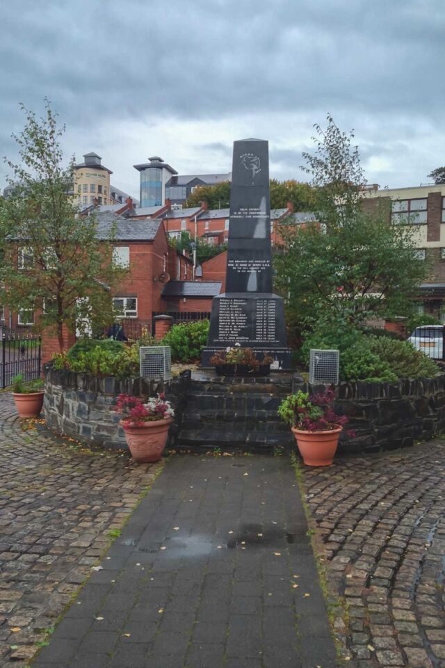 bloody sunday monument derry londonderry