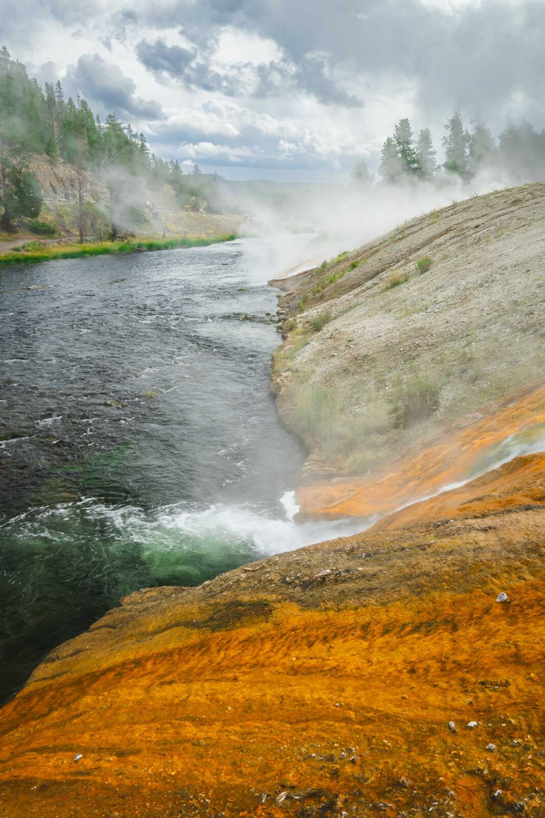 How to visit Grand Prismatic Spring Firehole River