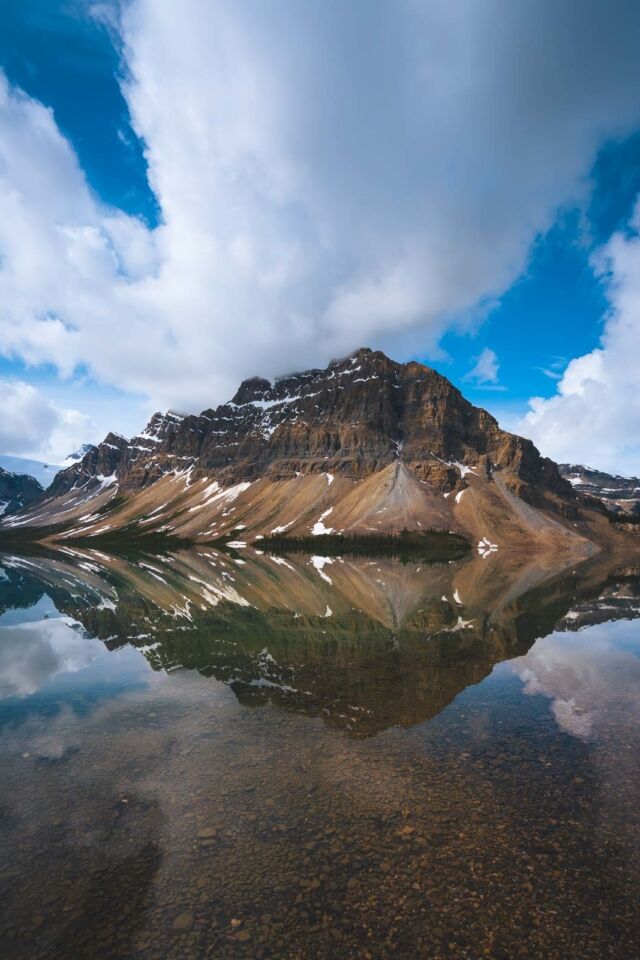 things to do in Canada, visit Bow Lake in Banff National Park