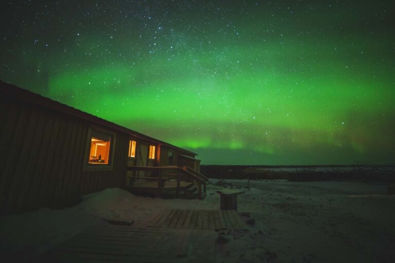 things to do in Canada, northern lights in manitoba