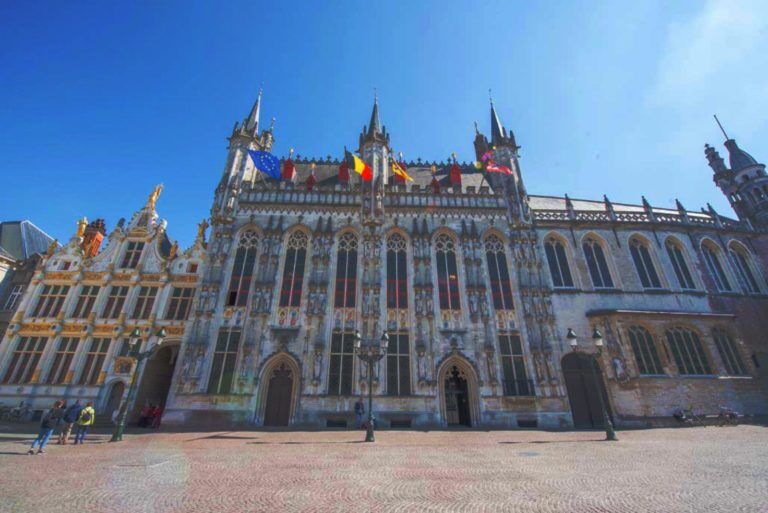 things to do in bruges burg market