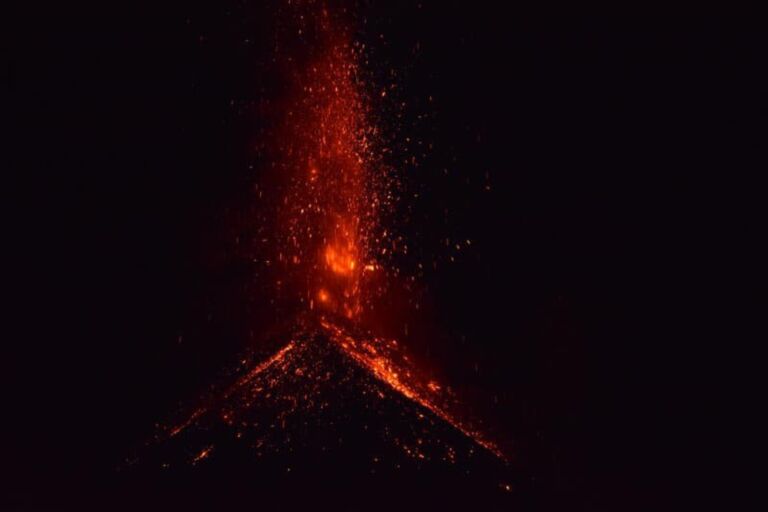 things to do in guatemala acetenango volcano hike