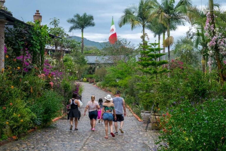 things to do in puerto vallarta botanical gardens